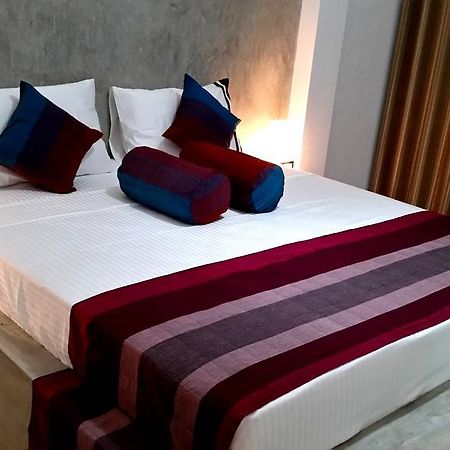 Diamond Lake Tourist Rest Anuradhapura Ngoại thất bức ảnh