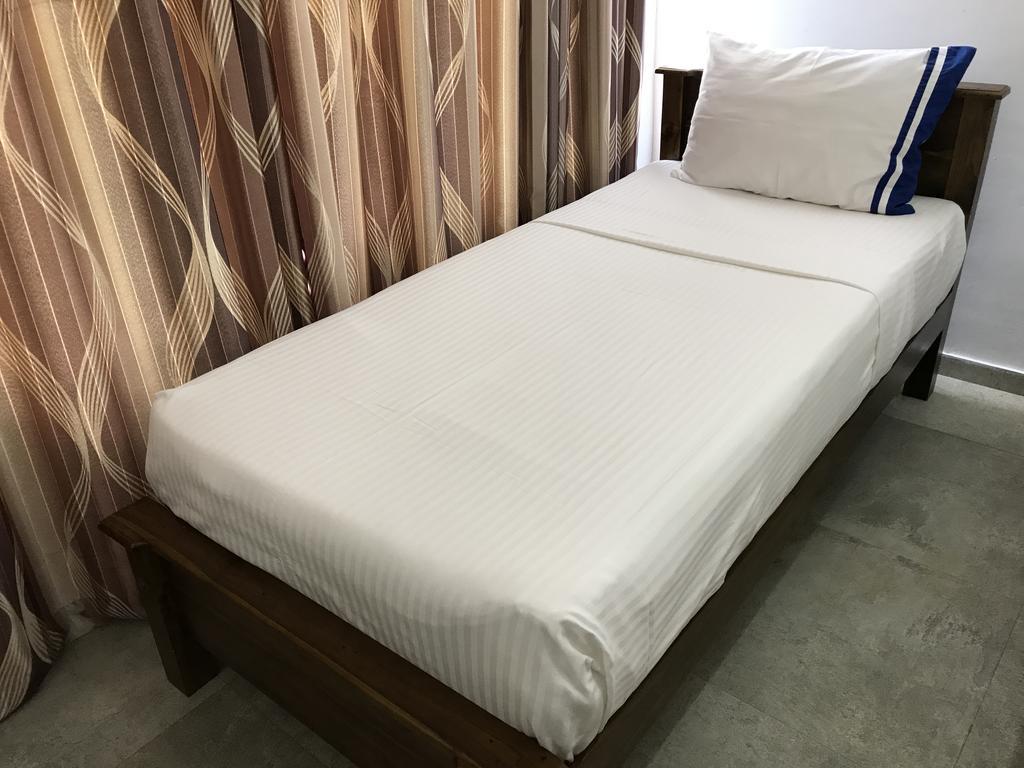 Diamond Lake Tourist Rest Anuradhapura Ngoại thất bức ảnh